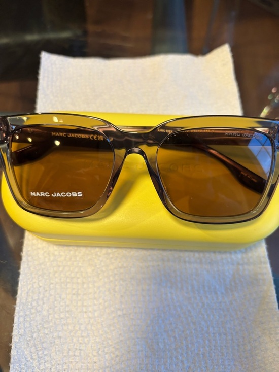 Marc Jacobs Gray Frames w Brown Lenses Sunglasses & Case w cleaning cloth BNIB main image 9